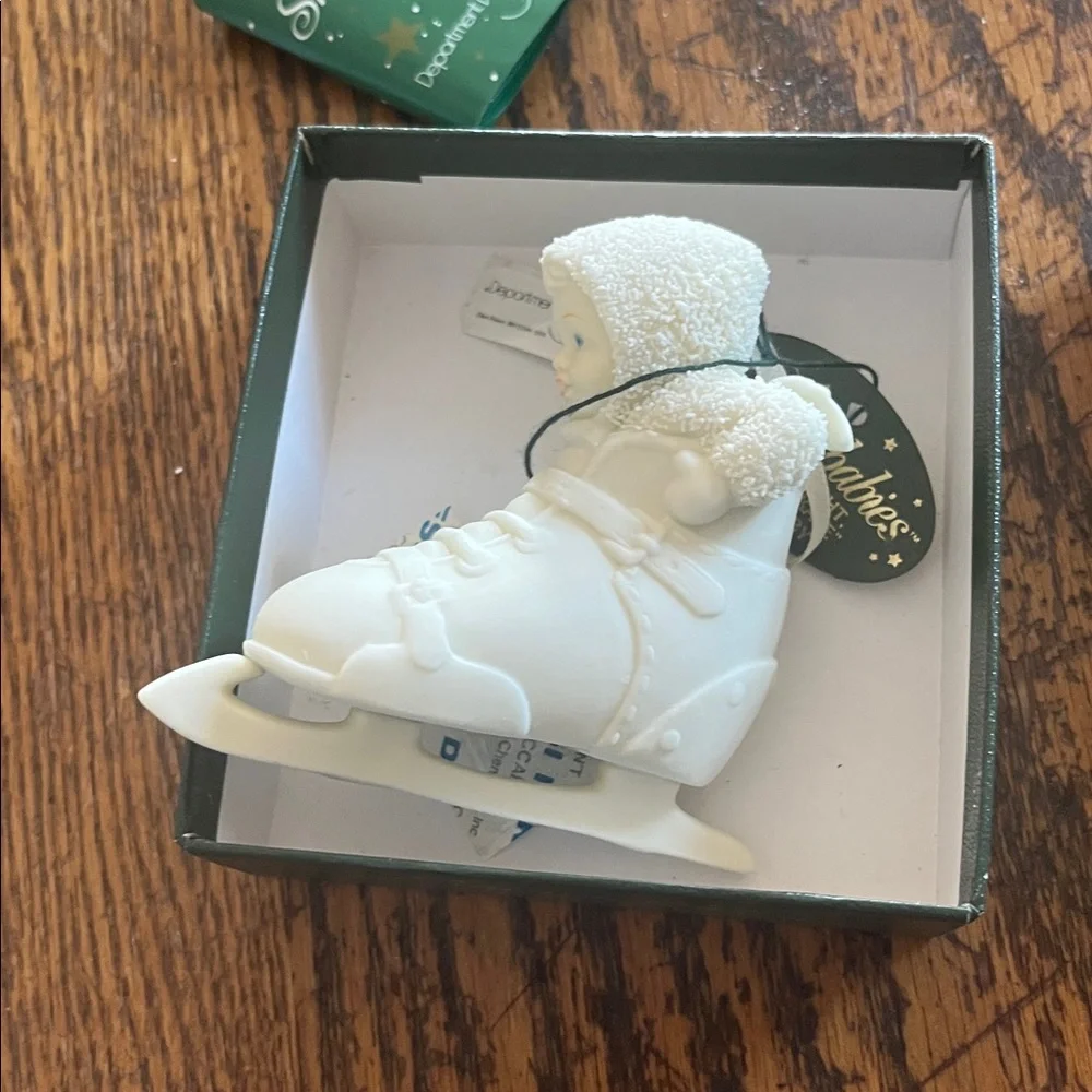 Snowbabies department 56 Seven eight time to skate